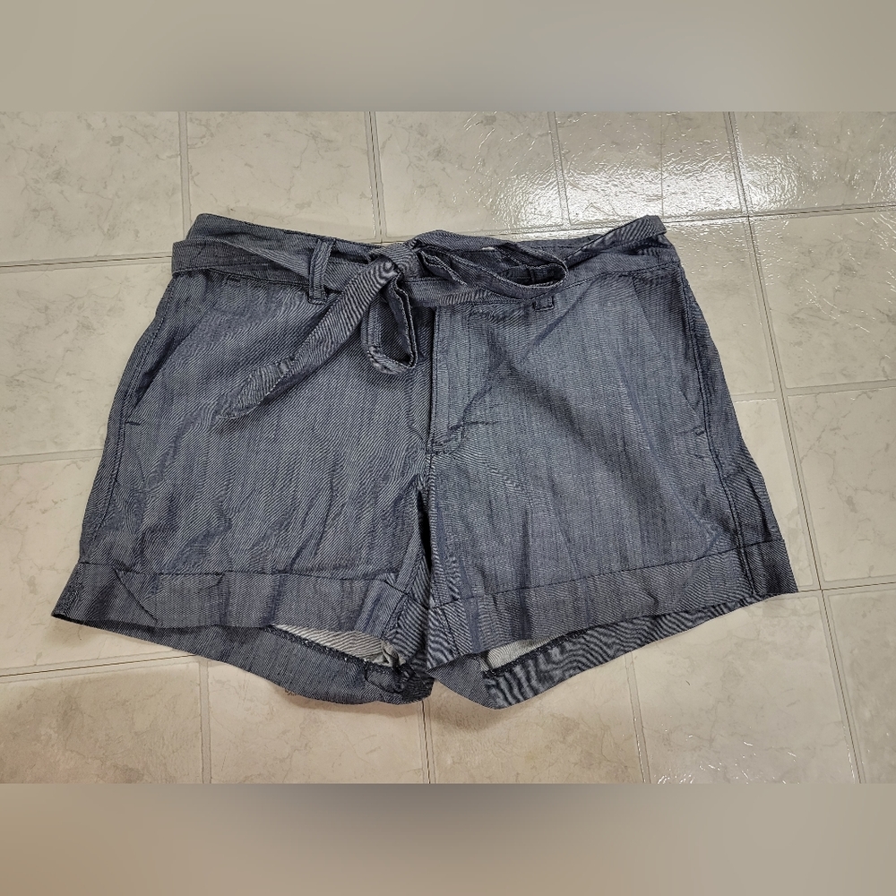 Banana Republic Chambray Short with belt Size 6